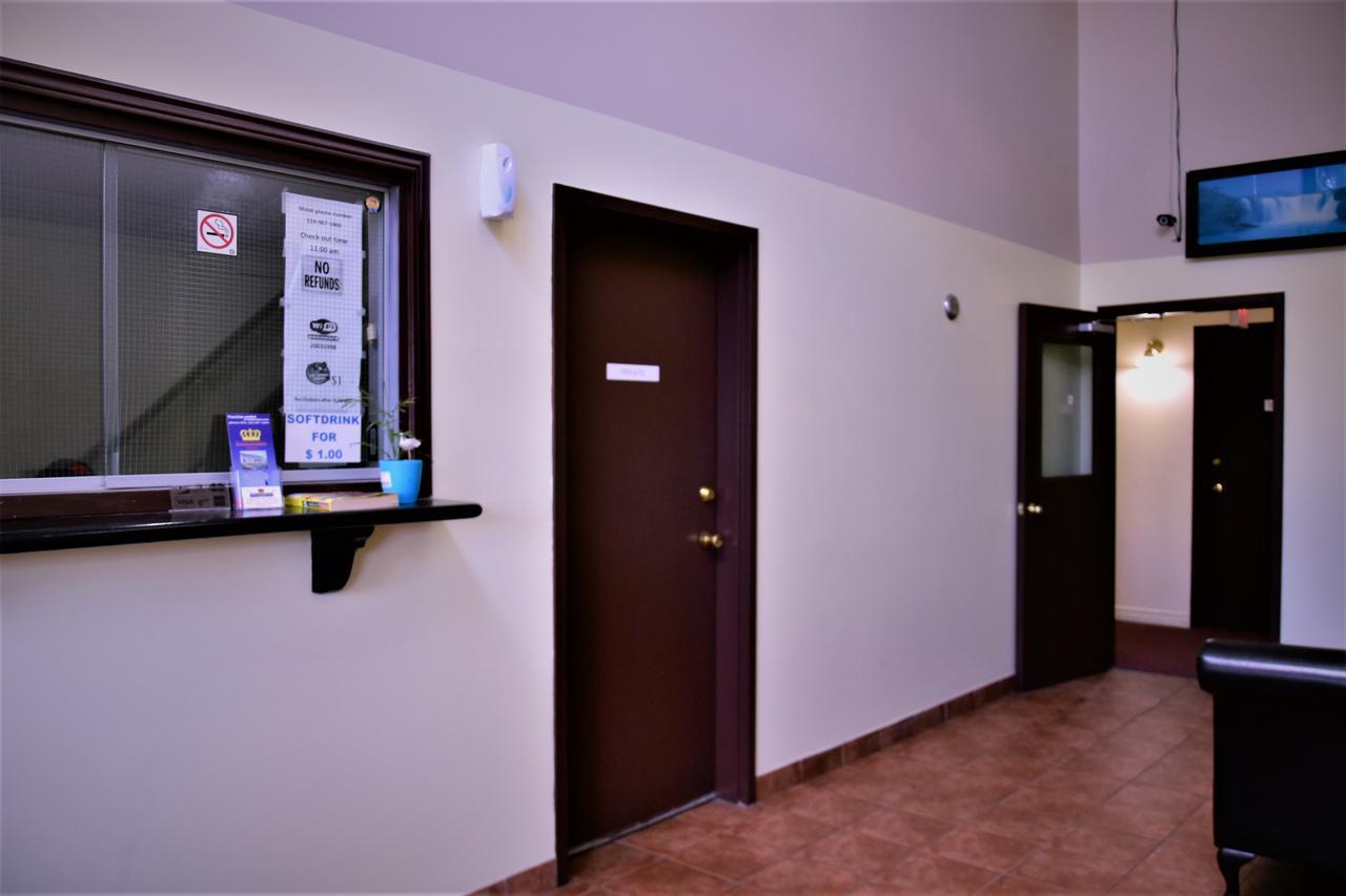 Royal Windsor Motel Екстериор снимка
